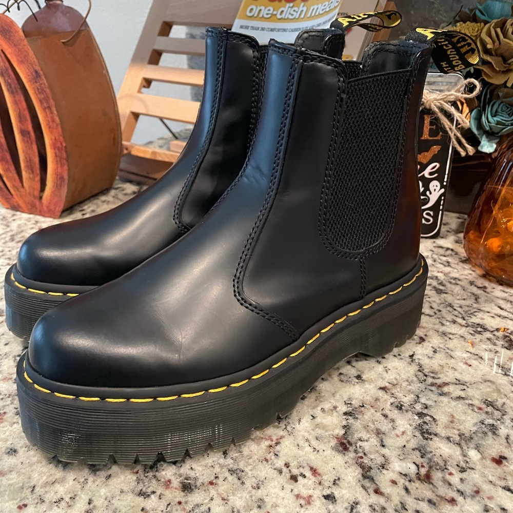 doc marten chelsea boots! womens size 8!